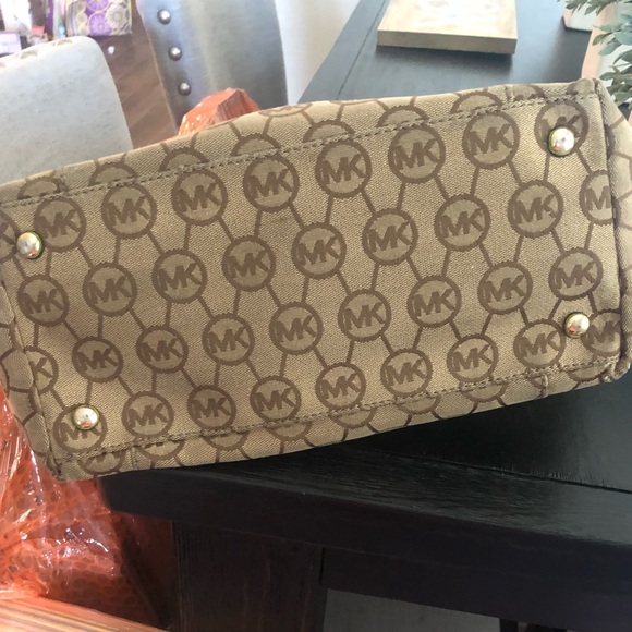 Michael Kors Tote - Picture 4 of 4